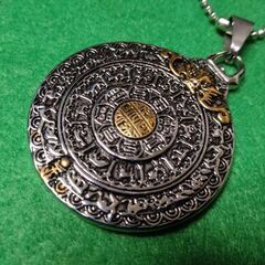 未使用、新品　メダルのようなお守りペンダントの画像