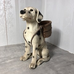 とっても可愛い犬の植木鉢入れ