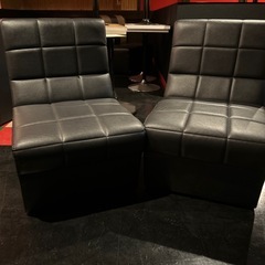 黒い1人掛けソファ2つセットの画像