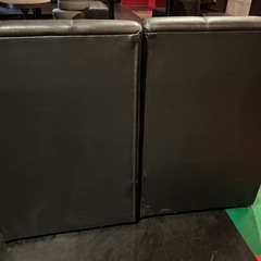 黒い1人掛けソファ2つセットの画像