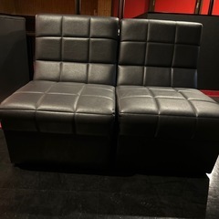 黒い1人掛けソファ2つセットの画像