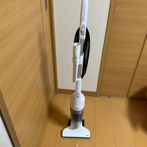 コード式コンパクト掃除機　　自立式