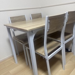 ダイニングテーブルの画像
