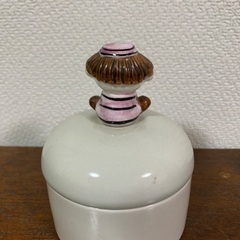 陶器入れ物の画像