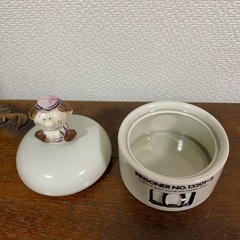 陶器入れ物の画像