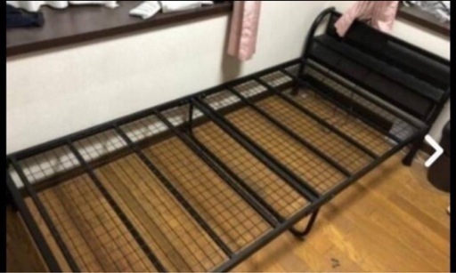 黒シングルベッド