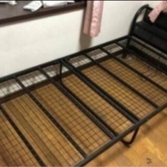 黒シングルベッド