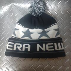 ポンポン付き【NEWERA】ニューエラ星柄ニット帽　ビーニーの画像