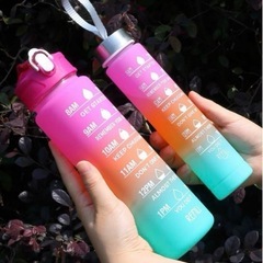新品✨️ タイムマーカー付き ウォーターボトル 水筒 3色グラデーション ダイエット エクササイズの画像