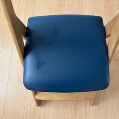 ニトリの子供用の椅子2脚の画像