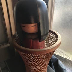 木目込人形 赤と黒 花柄
