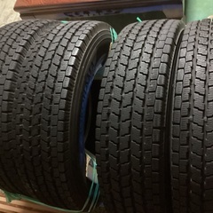 ⭐️YOKOHAMA   スタッドレLTタイヤ　195-80-15 ⭐️の画像