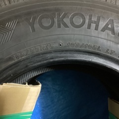 ⭐️YOKOHAMA   スタッドレLTタイヤ　195-80-15 ⭐️の画像