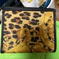 ヴェルサーチ  財布  バロック式の画像