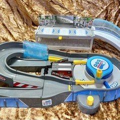 トミカ カーズ レーシングコースの画像
