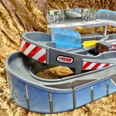 トミカ カーズ レーシングコースの画像