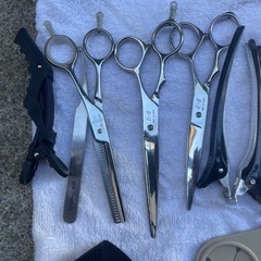 美容師さんが使用するハサミセットの画像