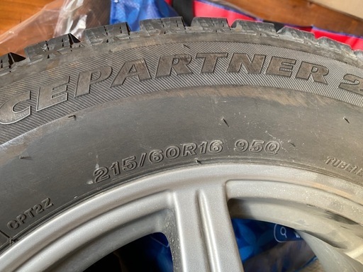 エステｨマで使用　　スタットレスタイヤ　アルミホイール付き　215/60/16
