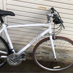 564  クロスバイクHAZELWOOD自転車7×3=21段変速700×28cホワイトの画像