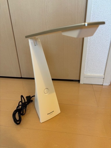 2017年製　Panasonic LEDデスクライト　SQ-LD220
