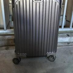 新品　スーツケース