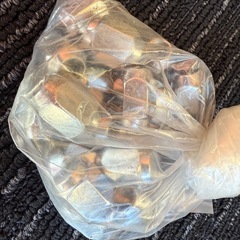 スタッドレスタイヤ　ナット付きの画像