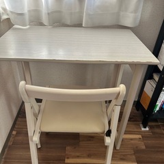 折りたたみ机とイス
