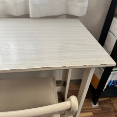 折りたたみ机とイス
の画像