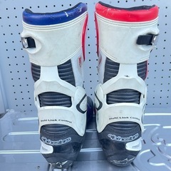 アルパインスターズレーシングブーツサイズ42左右色違い限定モデルの画像