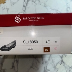 サロンドグレー パンプス 25cmの画像