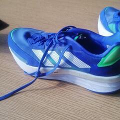アディダスランニングシューズの画像