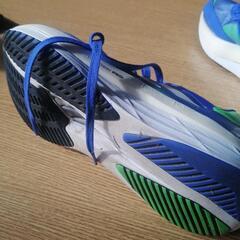 アディダスランニングシューズの画像