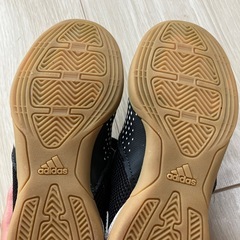 adidas　フットサルシューズの画像