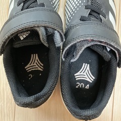 adidas　フットサルシューズの画像