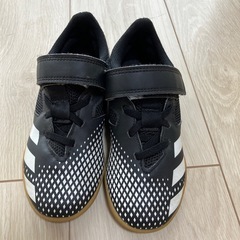 adidas　フットサルシューズ