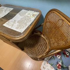 籐製テーブルセットの画像