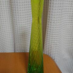 Baccarat花瓶・グリーンの画像