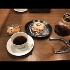 カフェでスイーツ食べに行きませんか？！