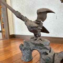 鉄製　鷲の置物の画像