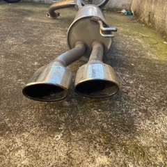 プリウスαモデリスタマフラーの画像