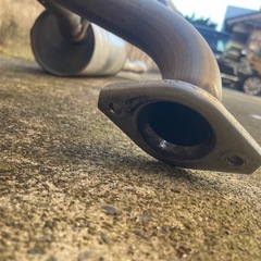 プリウスαモデリスタマフラーの画像