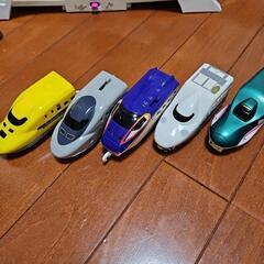 最終値下げ。ディズニーのプラレール(おまけにハッピーセットの電車)の画像