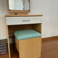 無料★椅子付きドレッサー