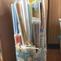色なラッピング用紙の画像