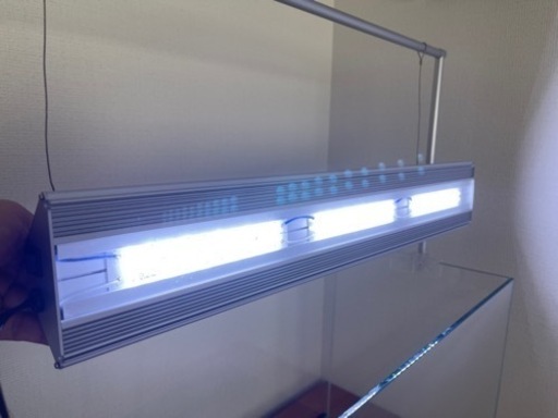 アクロ　ＴＲＩＡＮＧＬＥ　ＬＥＤ　ＶＩＶＩＤ　６００　吊り下げ用　ライトスタンド付き