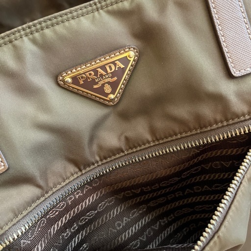 PRADA トートバッグ