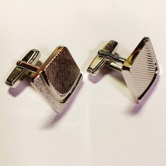 カフスボタン
