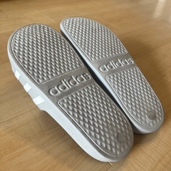 adidasアディダスサンダルの画像
