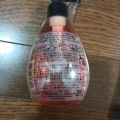 新品未開封ハンドソープ本体と詰め替えの画像