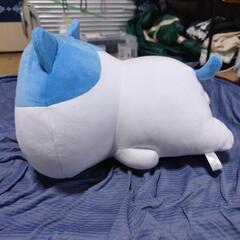 はちわれ寝そべりビッグぬいぐるみの画像